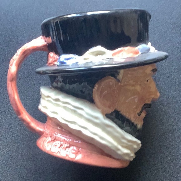 The Beefeater Toby Jug, 1946 - Picture 3 of 4